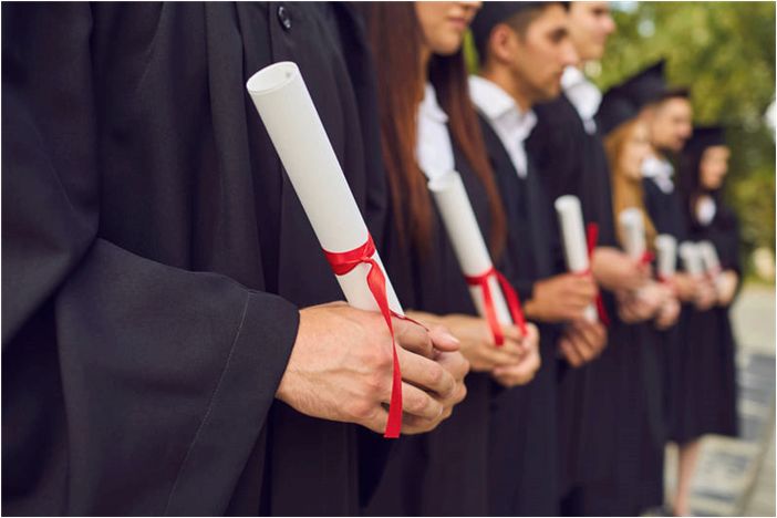 Для чего нужен диплом: преимущества и недостатки высшего образования