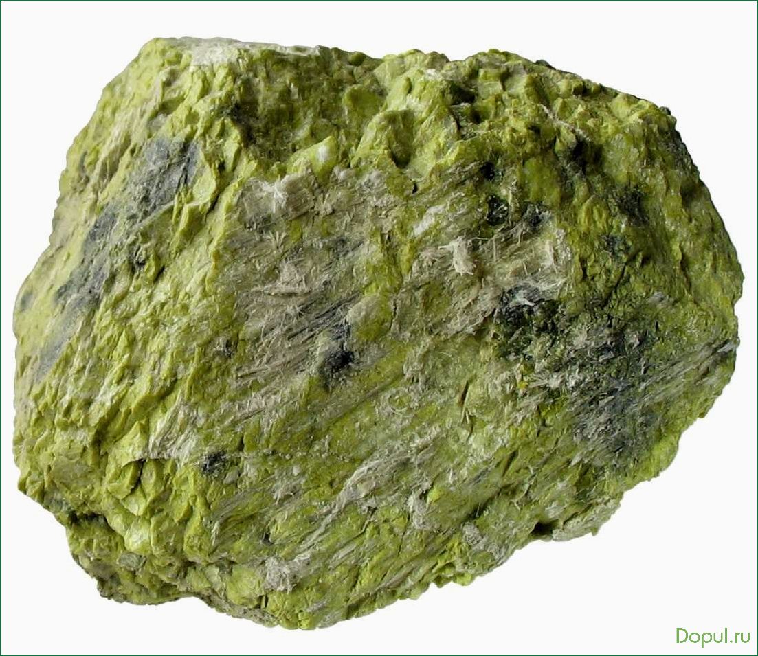 Камень Змеевик: свойства и значение минерала для здоровья, кто сможет воспользоваться его благоприятным воздействием?